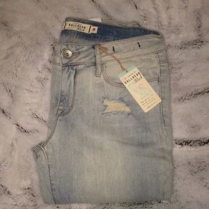 NWT Bullhead distressed jeans
